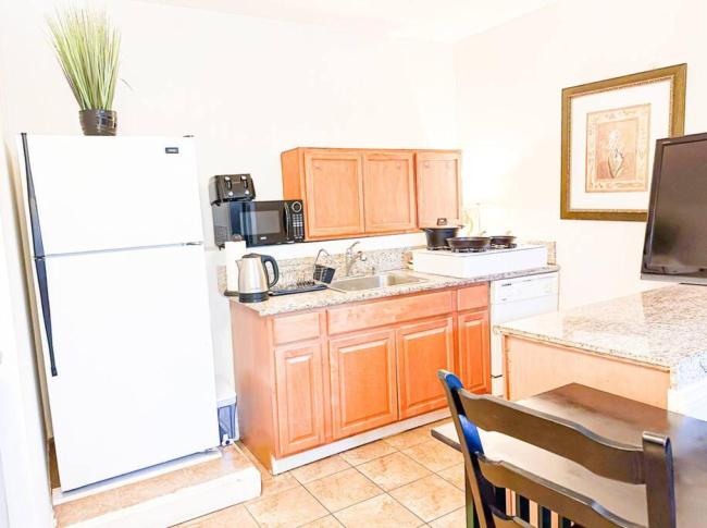 Bright and Airy Studio in LA - HAL2 Images_2