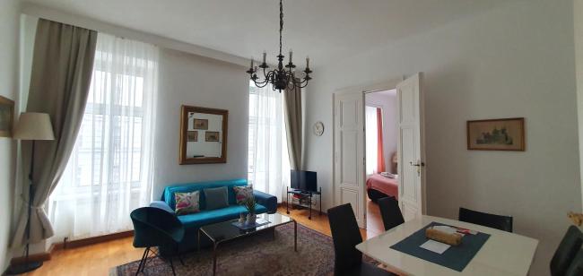 Suite in imperial design, central location Images_1