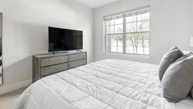 Landing Modern Apartment with Amazing Amenities (ID8044X07) Images_5