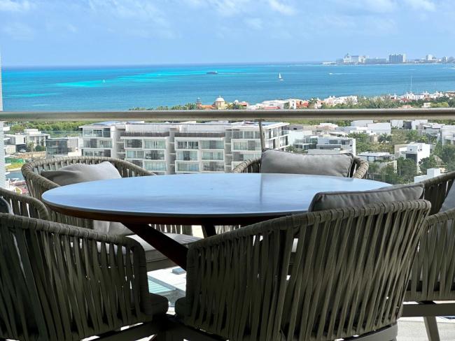 3BR Luxury Oceanfront Apt w Pool, Gym & Views Images_1