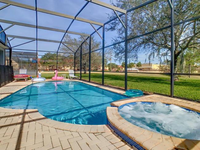 H2713M Windsor Hills Resort 4Bedrm POOL SPA Disney Images_1