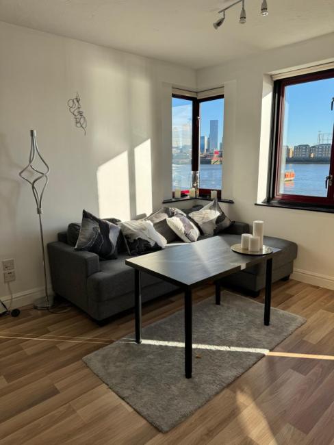 TOP in the centre with view Images_2