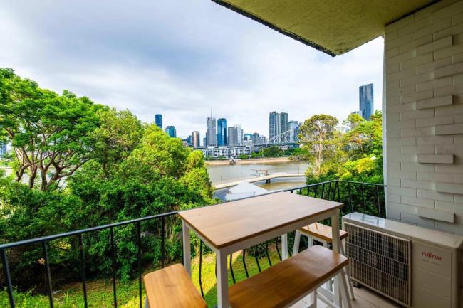 New Farm riverside apartment with best view Images_3