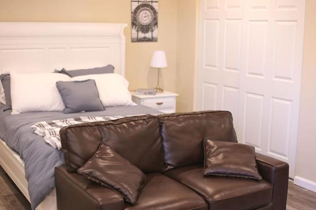 Enchanting suite nestled in quaint Santa Clarita Images_4