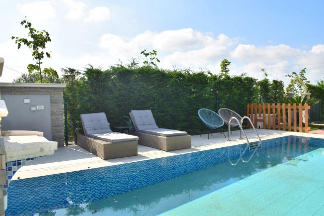 Apartment with Private Pool - 247 Images_1