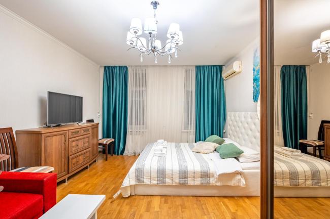 Just another comfy apartment on the main squere. 2 bedrooms, own heating, AC Images_5