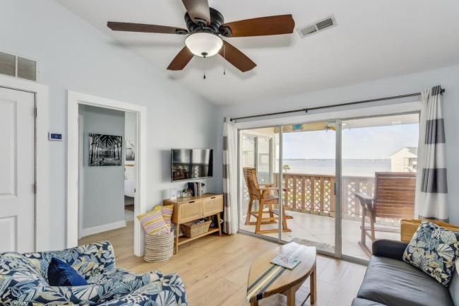 Cozy Place with Beach View and Pool Images_2