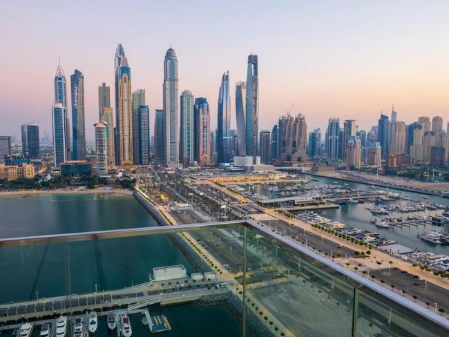 FIRST CLASS 3BR with Dubai Marina & Palm View Images