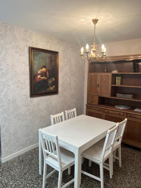 Centrally-Located, Spacious Flat at Historic Centre & short walk to Beach Images_2