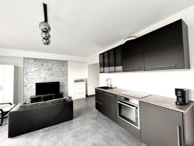 Stylish Fully Equipped Studio Close to Centre Images_2