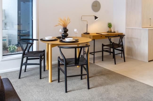 Single Level Studio, CBD Escape: King bed Images_5