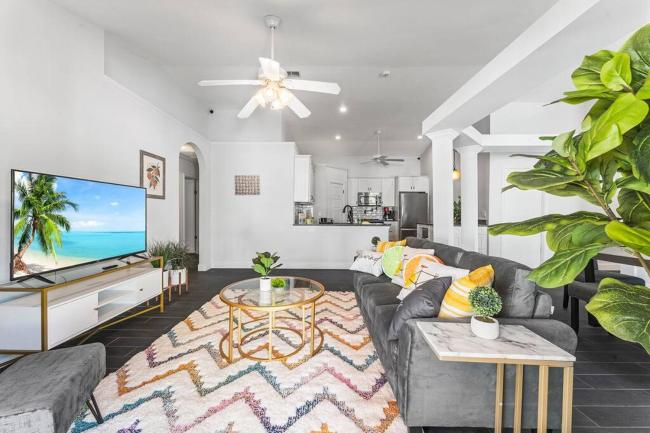 •Slice of Paradise• FREE Heated Pool! 2 Kings! Images_1