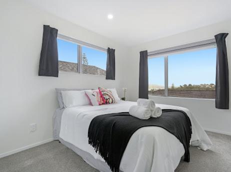 Entire house with sea views yet centrally located Images