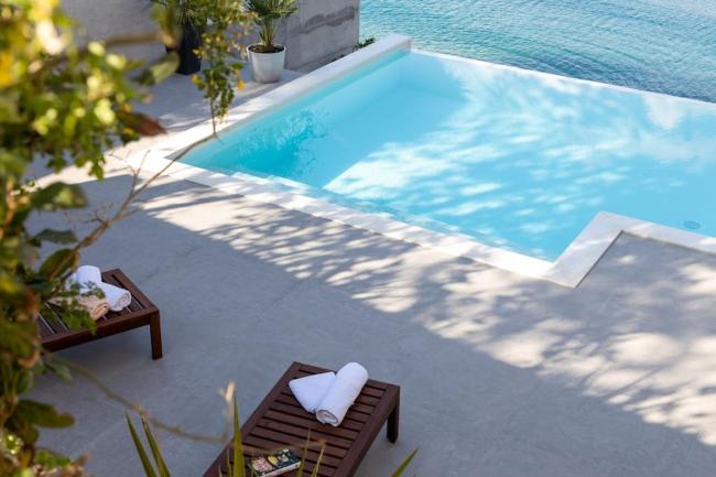 Holiday home with heated pool on the beach Images_5