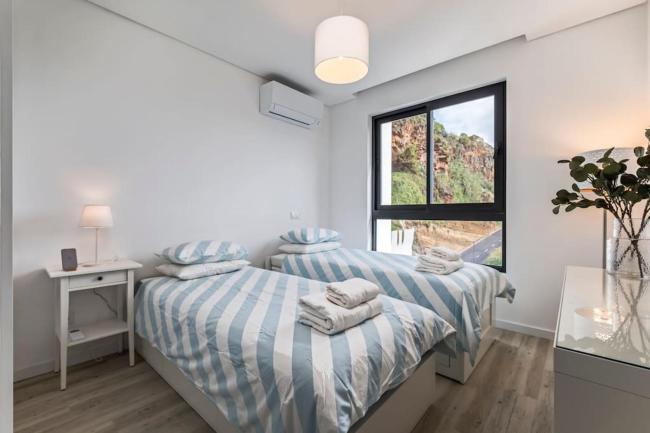 CENTRAL LOCATION - WITH POOL Images_3