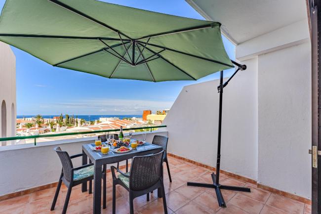 Heated Pool Costa Adeje in front of a beach Images