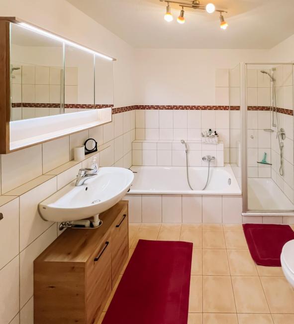 EulenNest Spacious Cozy Home with Private Garden Images_5