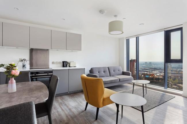 Modern and Stylish 1BR Apartment with Amazing Views Images_1