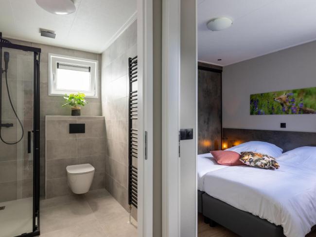 Beautiful chalet with fireplace in the Veluwe Images_5