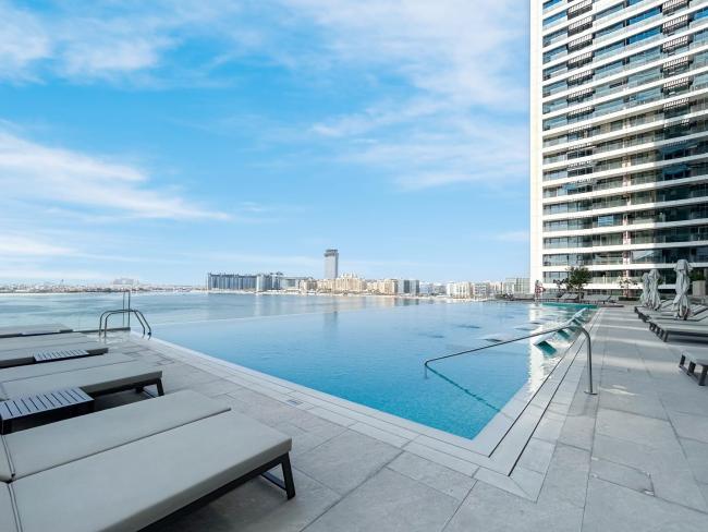 Luxury 1BR Apartment with Beach Access Images_3