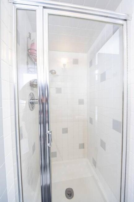 Spacious Home with Theater Images_5