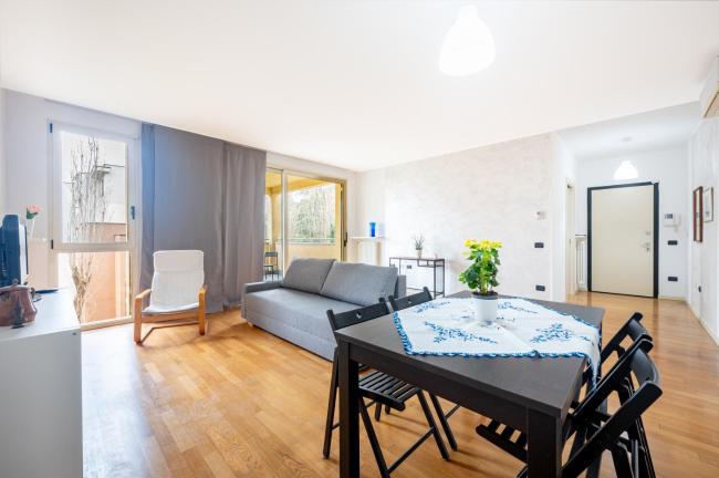 Balcony Bliss! Elegant Parma Residency Images_4