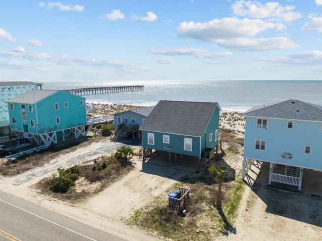4BR Oceanfront Home close to the pier Images_5