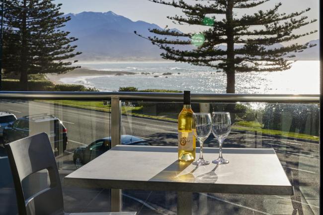 Waves on Esplanade - Kaikoura Waterfront Apartment Images
