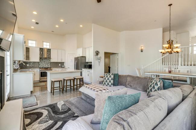 Sparks Home with Lake Access, 5 Mi to Downtown Reno! Images_4