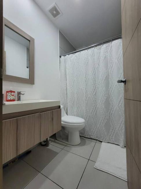 Modern Condo With a City View Images_1