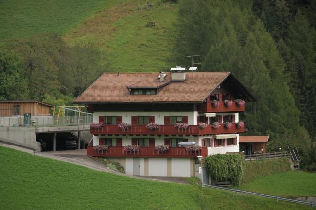 Garni Waldeck Images_1