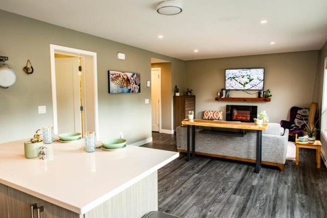 Suite Lines Revy - One Bedroom Near RMR Images_2
