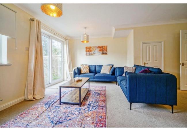 Charming Uxbridge 3BR Home with Parking Images_1