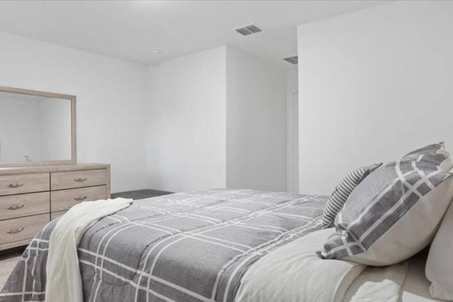 Full new built house, 20 minutes to Dallas Images_3