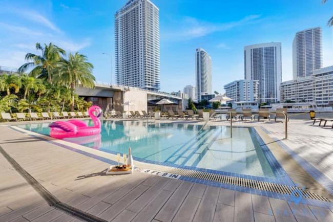 Infinite View Balcony & Pool Gym Near Beach Images_2