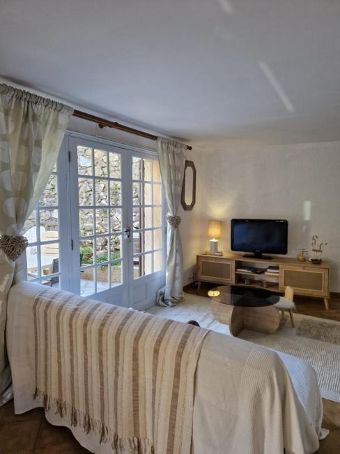 Elegant Studio Close to the Sea Images_1
