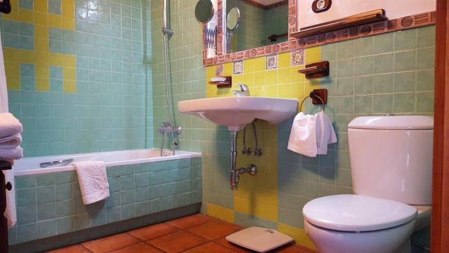 Wunderschönes Ferienhaus in La Sorrueda mit Terrasse, Whirlpool und Grill Images_1