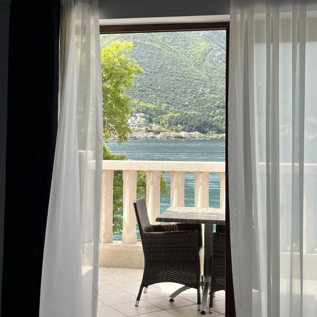 Turquoise Beachside Apartments Images_1