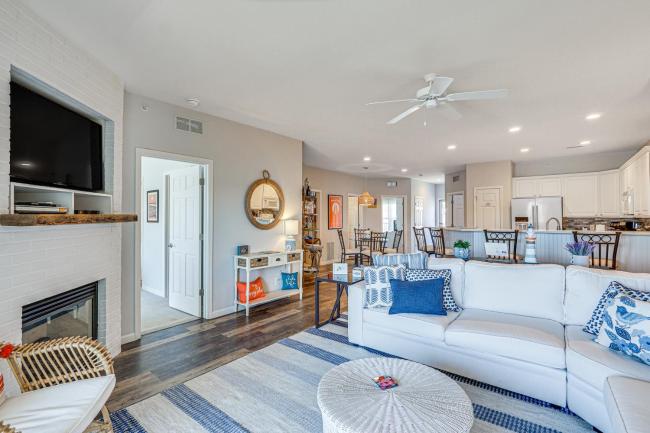 Osage Beach Lakefront Condo with Screened Balcony! Images_4