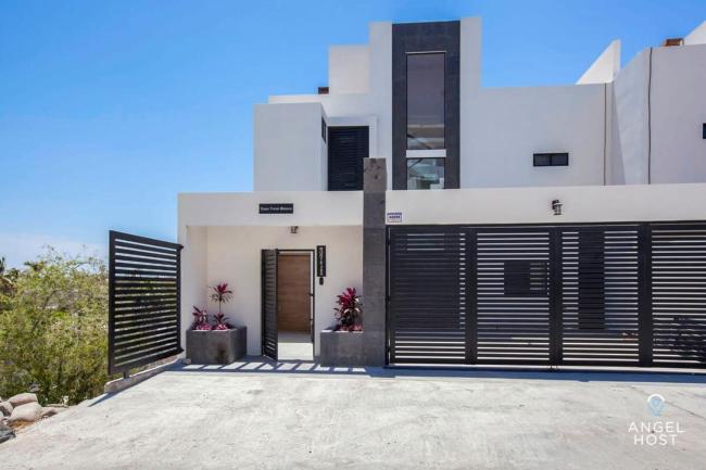 Private Pool Townhome with Rooftop and Malecón 5 min Walk Images_1