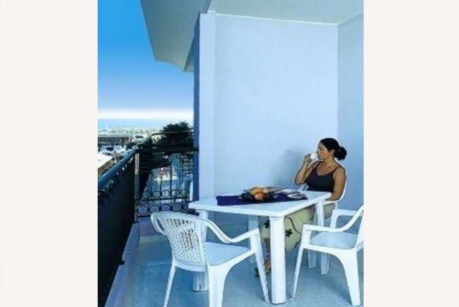 Stylish studio with gorgeous pool - Beahost Images_5