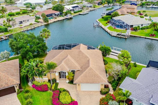 The Seahorse House I Wide Views on Tip Lot Minutes from the Gulf Images_3