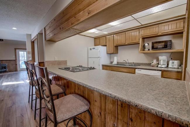 3BD Retreat with Sauna and Free Bus Stop Steps Away Images_2