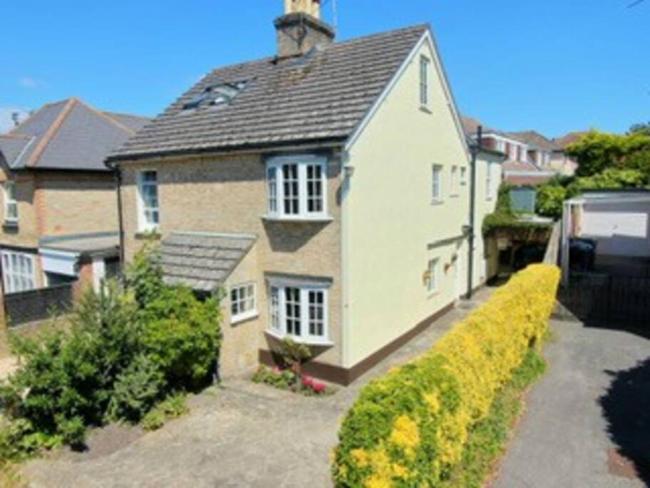 Coastal cottage on a bridle path in Lilliput- Sandbanks Images_1