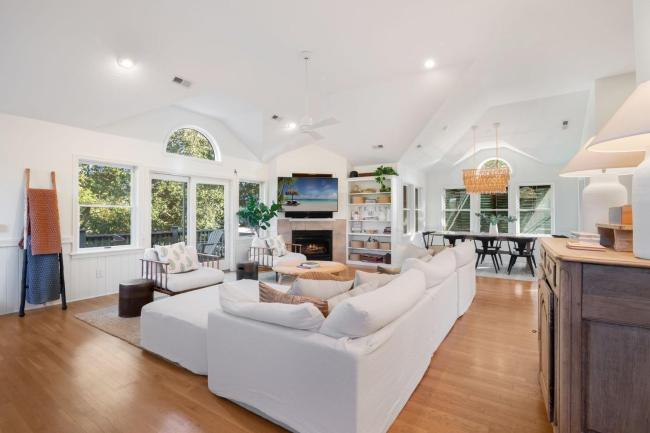 3016 The Badger Cottage 8 Min Walk to Beach Images_1