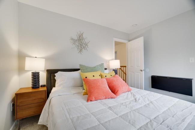 30 Day Minimum Stay - Private Creekside Solace Images_3