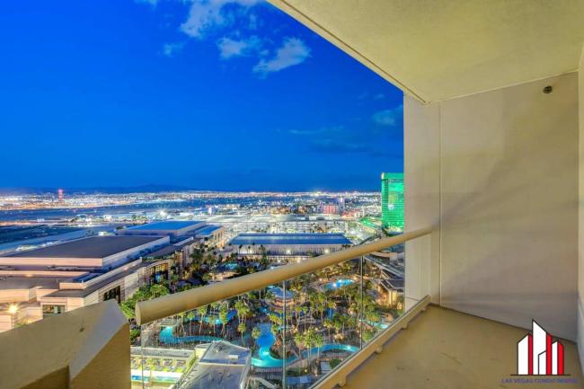 Signature 2Br3Ba balcony combo units 20-618 and 20 Images_5