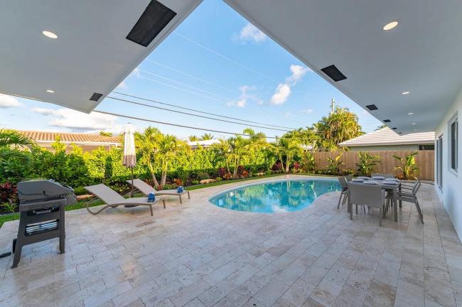 Modern Oasis With Heated Pool Quick Drive To Beach Images_2