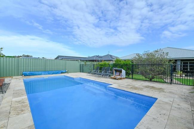 Luxe on Lincoln - Close to Zoo, Rejuvenating Pool Images_2