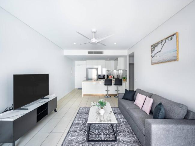 Great Value 2BR APT w Pool Carpark Wifi South BNE Images_1